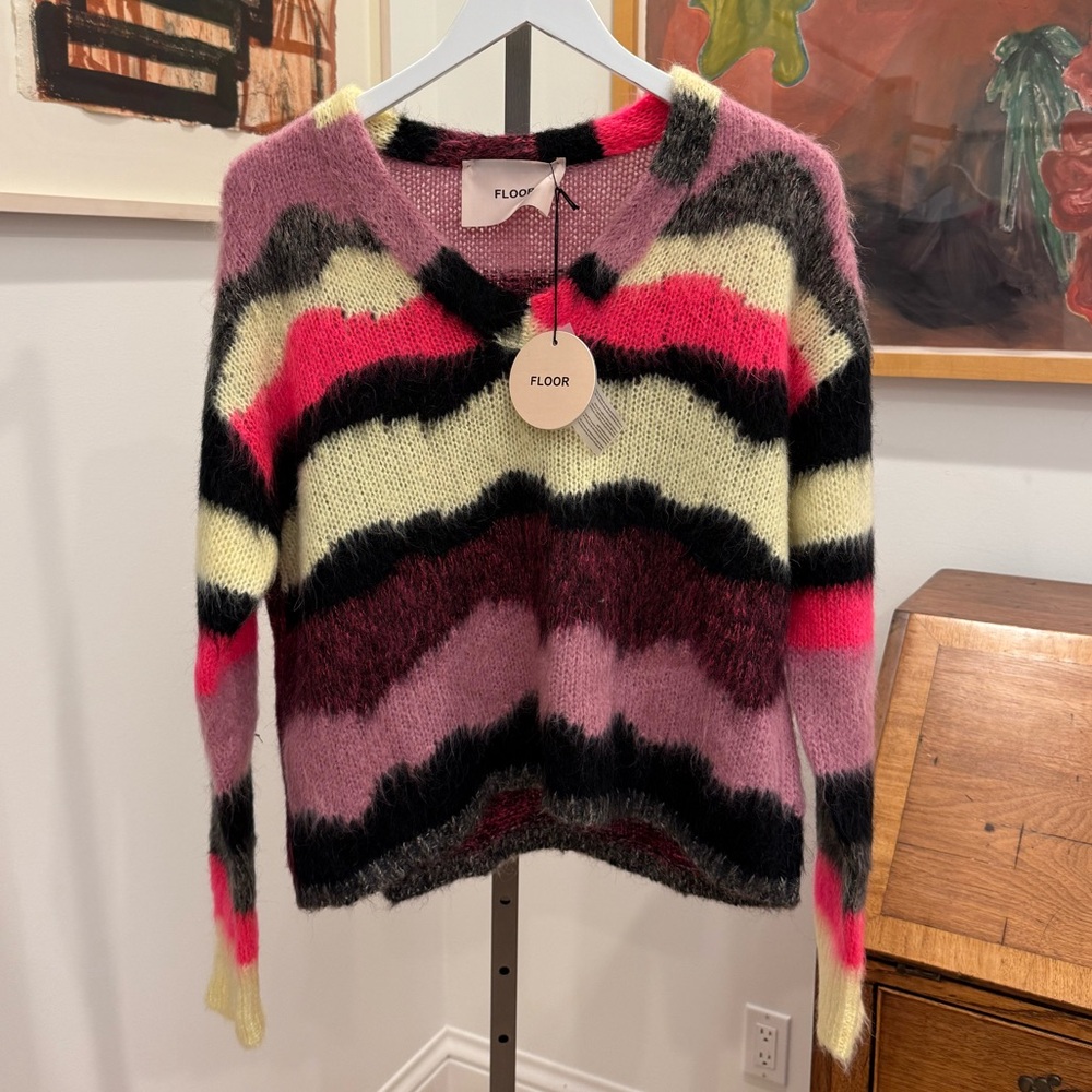 FLOOR V Sweater - Fuchsia/Banana